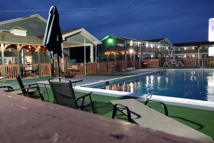 Pool 54 of 62